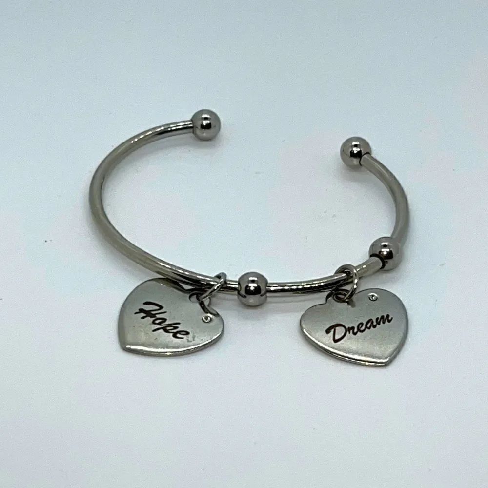 Beautiful Silver Bracelet With “Hope” And “Dream” Charms